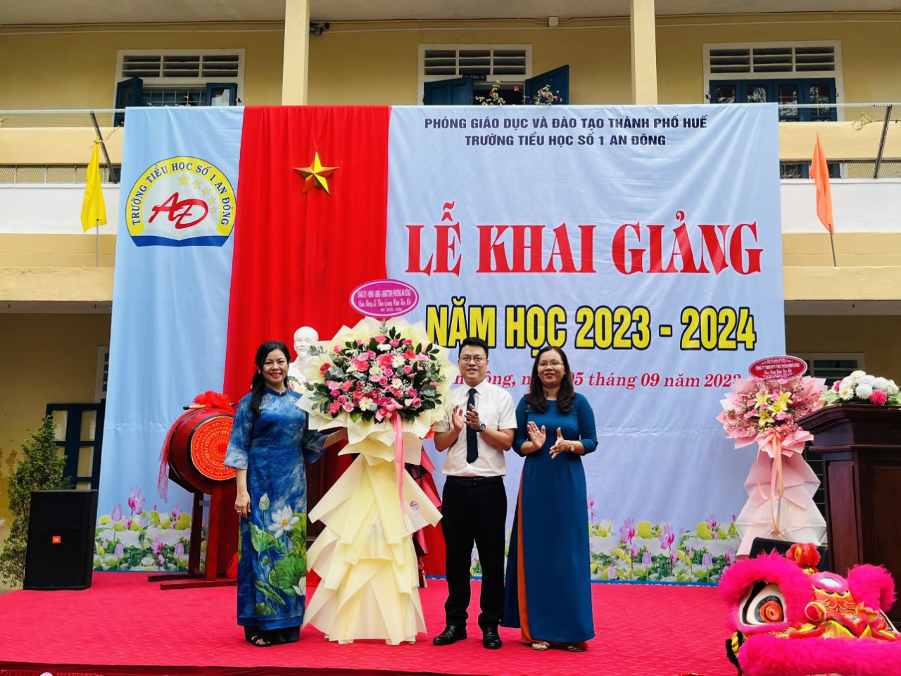 Năm học 2023-2024 Trường Tiểu học số 1 An Đông có: 1211 học sinh với 34 lớp học